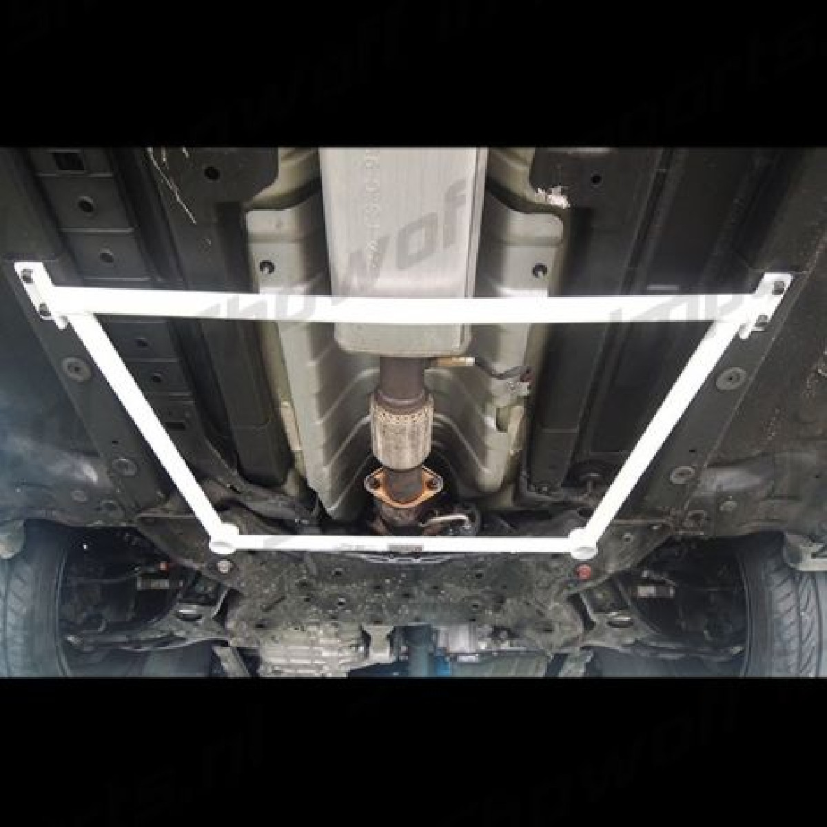Hyundai Veloster 11+ UltraRacing 4P Mid Lower Brace