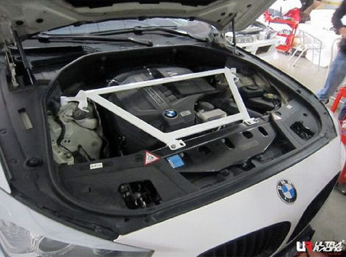 UltraRacing 4Point Domstrebe BMW 7er F01 ab 08