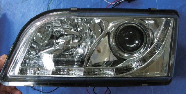 Volvo S40/V40 96-04 R8 Style LED Headlights Chrome V2