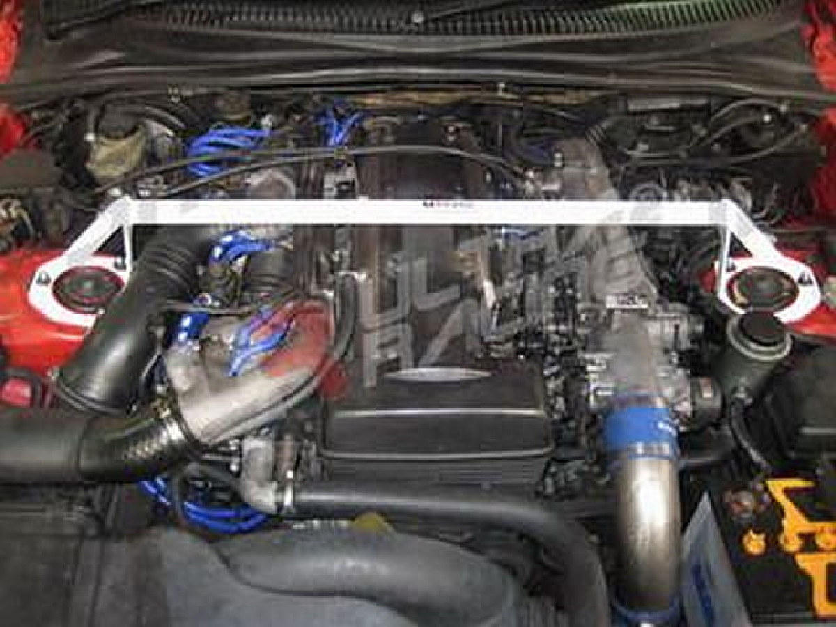 UltraRacing Domstrebe Toyota Supra MKIV 2JZ 93-98