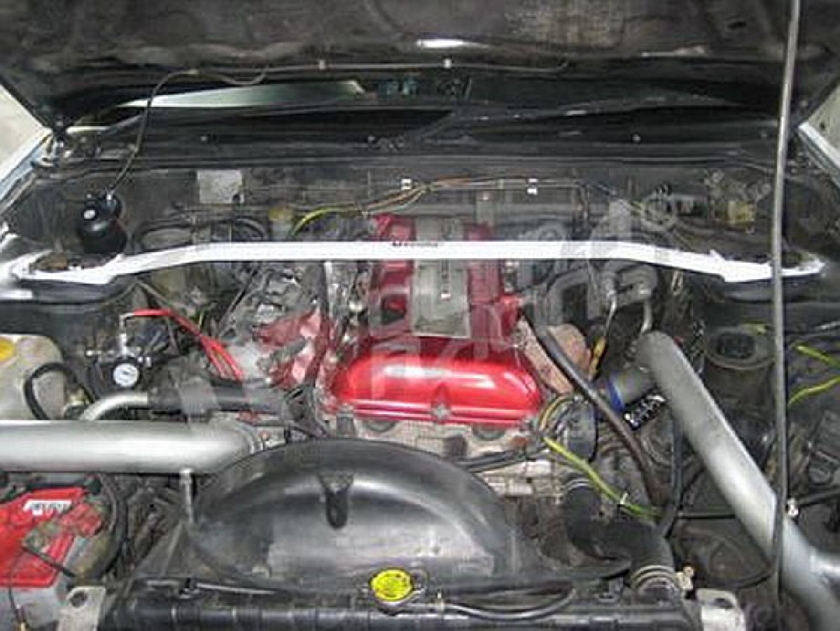 UltraRacing Domstrebe Nissan S13 89-94 SR20DET