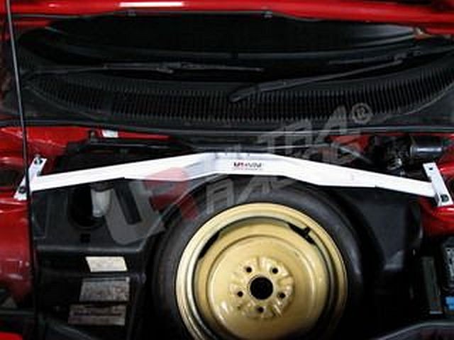 UltraRacing 4-Point Domstrebe Toyota MR2 SW20