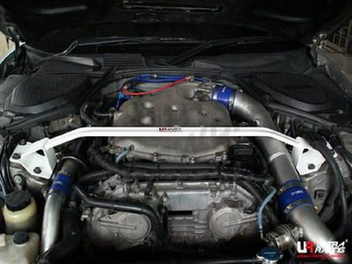 UltraRacing 2-Point Domstrebe Nissan 350Z 02-08