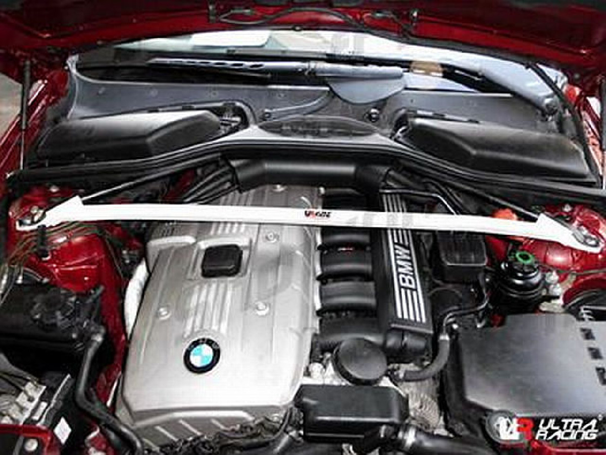 UltraRacing Domstrebe BMW 6er E63 03-10