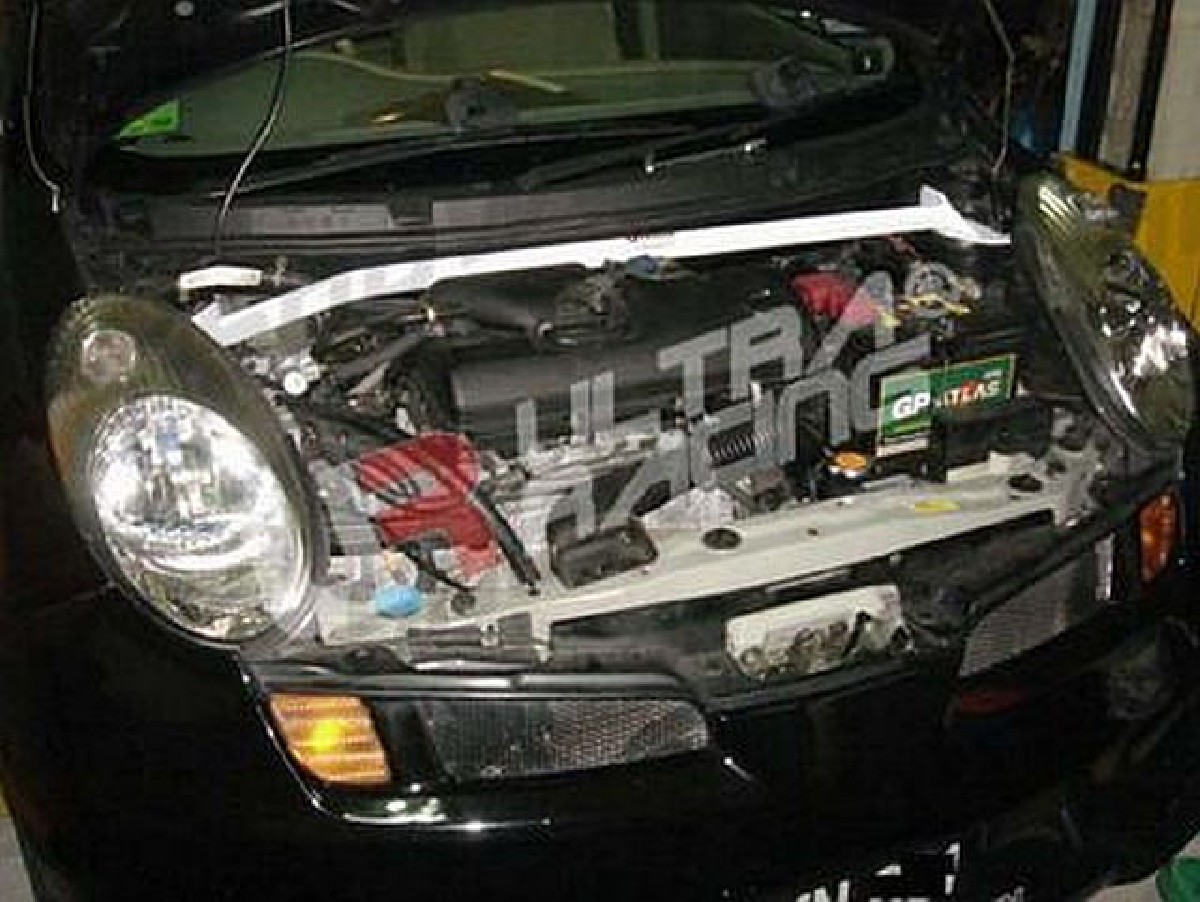 UltraRacing Domstrebe Nissan Micra K12