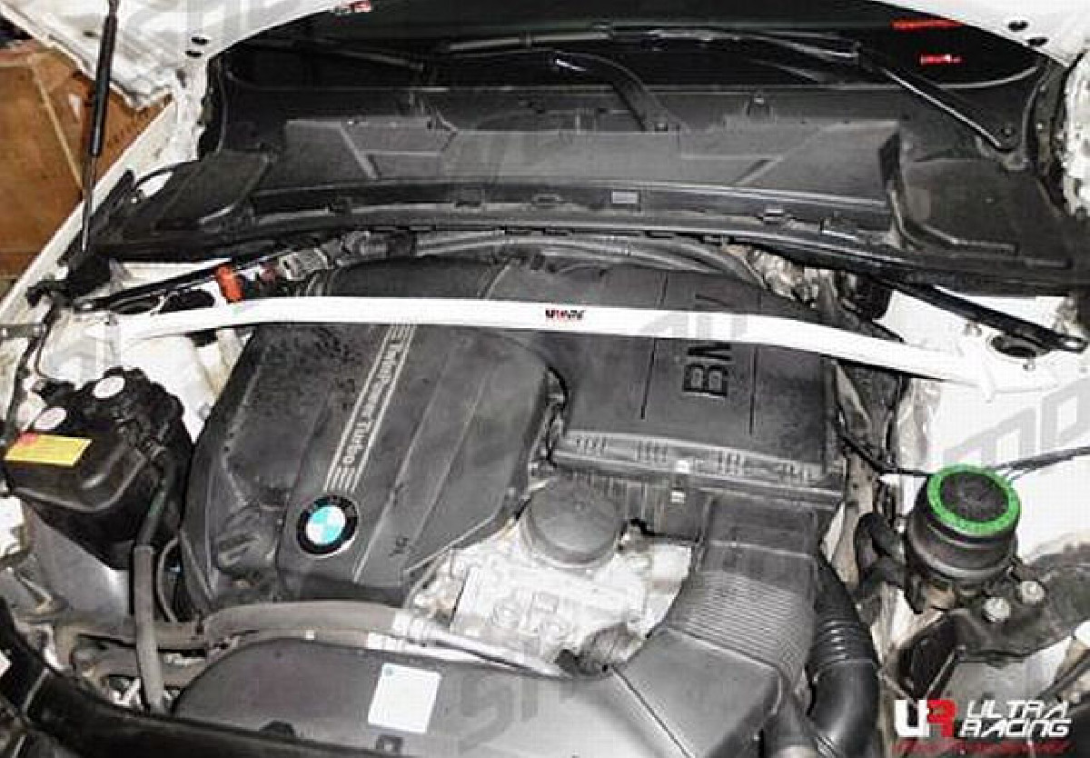 UltraRacing 2-Point Domstrebe BMW 3er E92 335i / E93 3.5 UltraRacing 2-Point Domstrebe BMW 3er E92 335i / E93 3.5