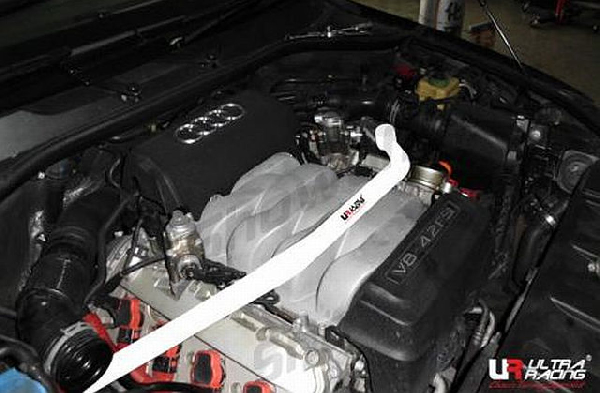 UltraRacing 2-Point Domstrebe Audi Q7 4.2 ab 08