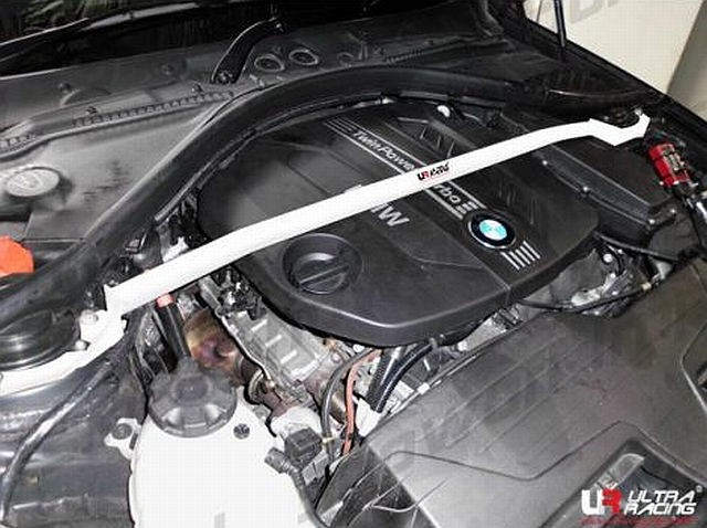 UltraRacing Domstrebe BMW 3er F30 2.0D ab 11 UltraRacing Domstrebe BMW 3er F30 2.0D ab 11