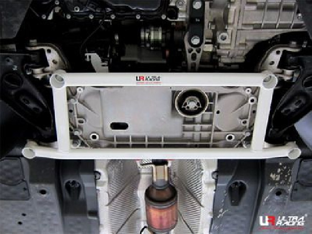Audi A3 8P 03+ UltraRacing 4-Point Front H-Brace Audi A3 8P 03+ UltraRacing 4-Point Front H-Brace