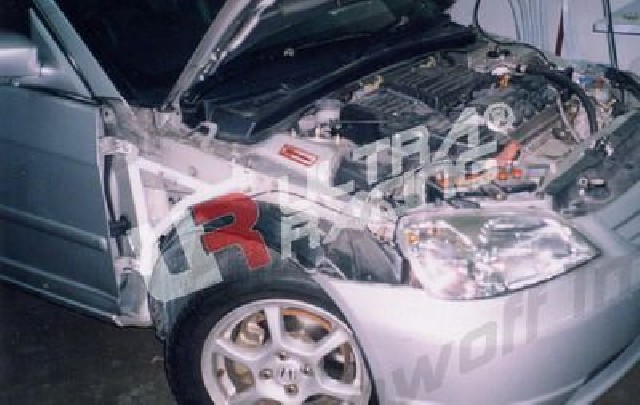Honda Civic 01-05 2D 1.7 UltraRacing 3-Point Fender Brackets