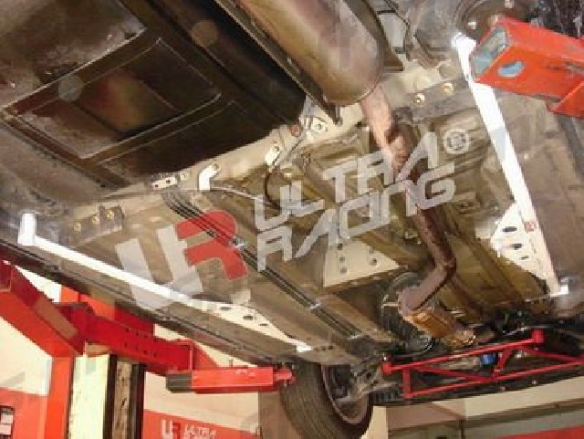 Honda Civic 01-05 2/4D UltraRacing 2x 3-Point Floor Bars