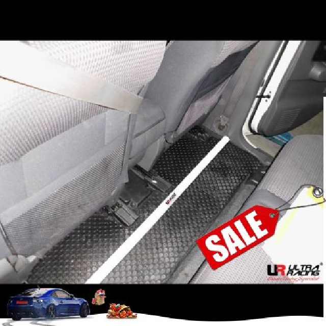 Nissan Cube Z11 1.5 02-08 UltraRacing 2P Roombar